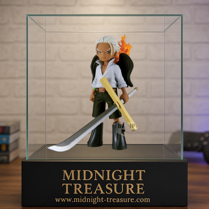 Figurine One Piece – Seraphim Mihawk (S-Hawk) – 12 cm – Banpresto. S-Hawk avec ailes noires, flamme dorsale et grande épée, posture sérieuse et design fidèle à l’univers One Piece.