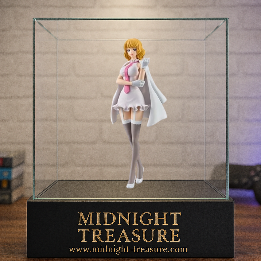 Figurine One Piece – Stussy – DXF The Grandline Series – Banpresto. Stussy debout dans sa tenue blanche élégante, figurine de 16 cm finement sculptée, idéale pour les fans de One Piece.