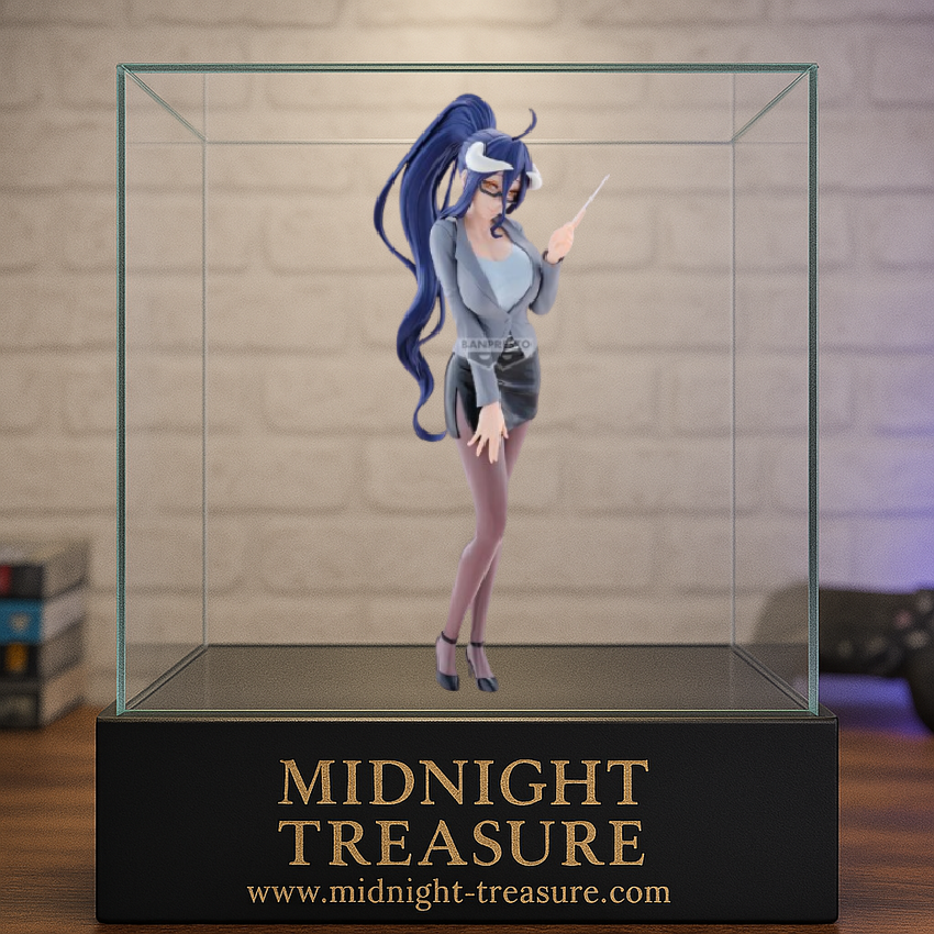 Figurine Overlord – Albedo "Teacher Ver." – 20 cm – Banpresto. Albedo en tenue de professeure stylisée, cheveux longs violets et cornes emblématiques. Une pièce rare et détaillée pour les fans d’Overlord.