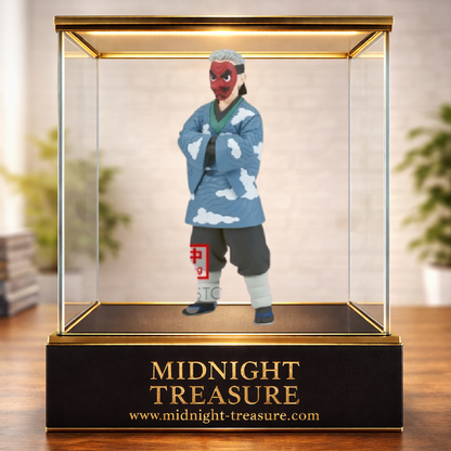 Figurine Demon Slayer – Sakonji Urokodaki – Vol.24 – 17 cm – Banpresto. Urokodaki debout avec son masque de tengu et son kimono bleu à motifs nuageux, posture calme et imposante.