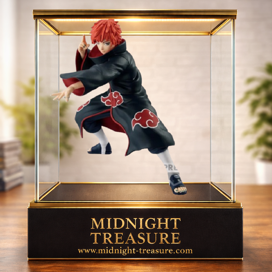 Figurine Sasori Vibration Stars Banpresto 15 cm issue de Naruto Shippuden, représentant le membre de l'Akatsuki en position de combat réalisant un mudra, vêtu de son manteau noir à nuages rouges emblématique.