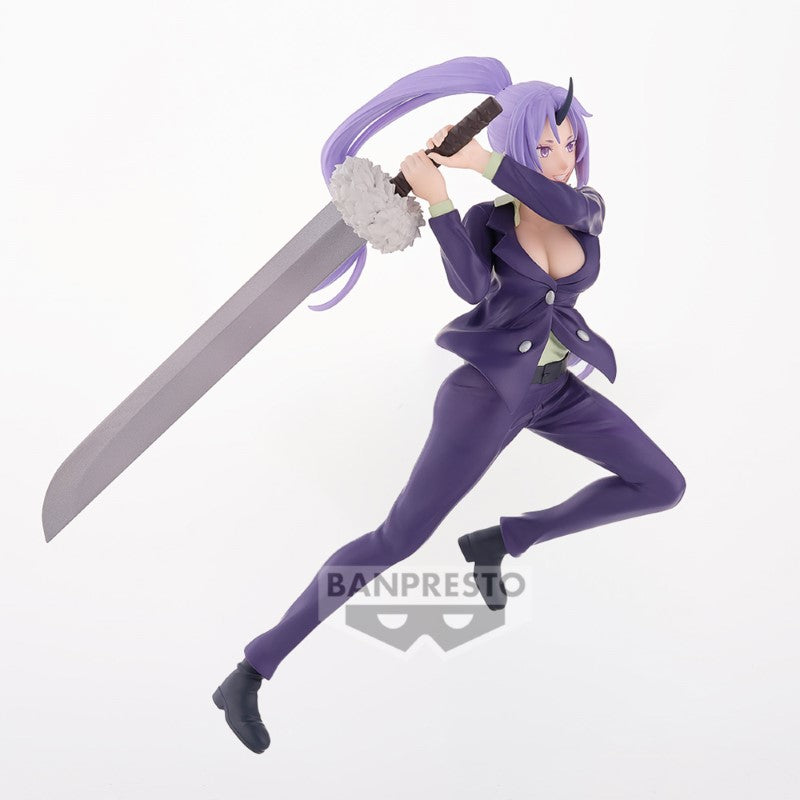 Figurine That Time I Got Reincarnated as a Slime de Shion, en plein saut, brandissant son épée à deux mains, vêtue de son costume violet. Hauteur 18 cm, finition détaillée et dynamique.