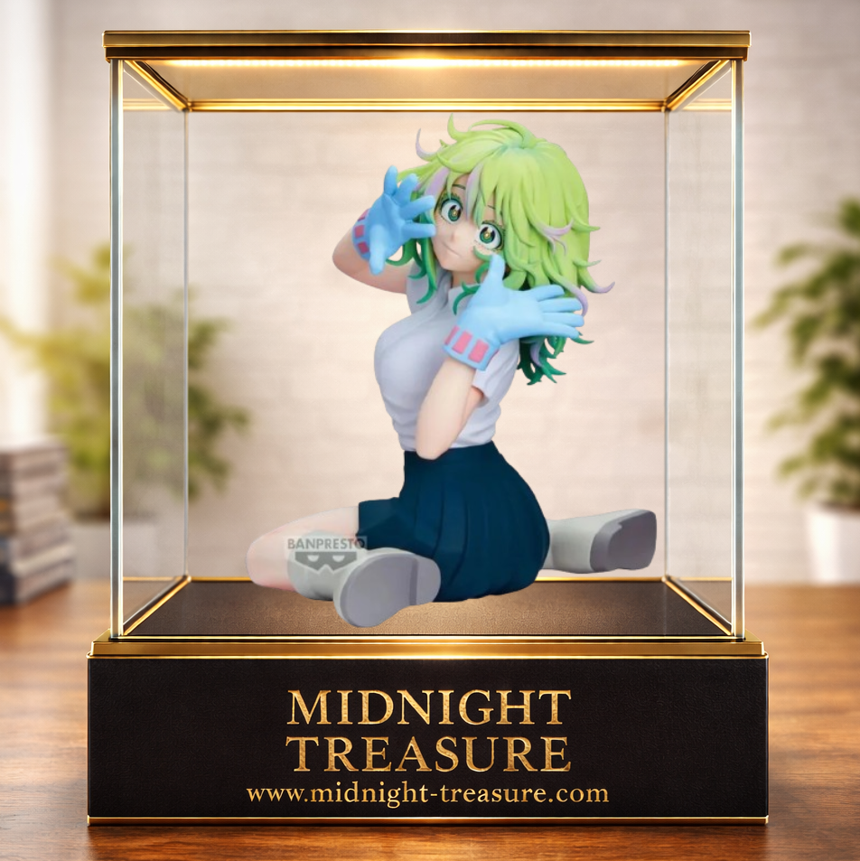 Figurine My Hero Academia – Toru Hagakure – Glitter & Glamours – 13 cm – Banpresto. Toru Hagakure est représentée assise dans son uniforme scolaire avec ses gants bleus caractéristiques et sa chevelure verte pastel. Une figurine détaillée parfaite pour les fans de My Hero Academia.
