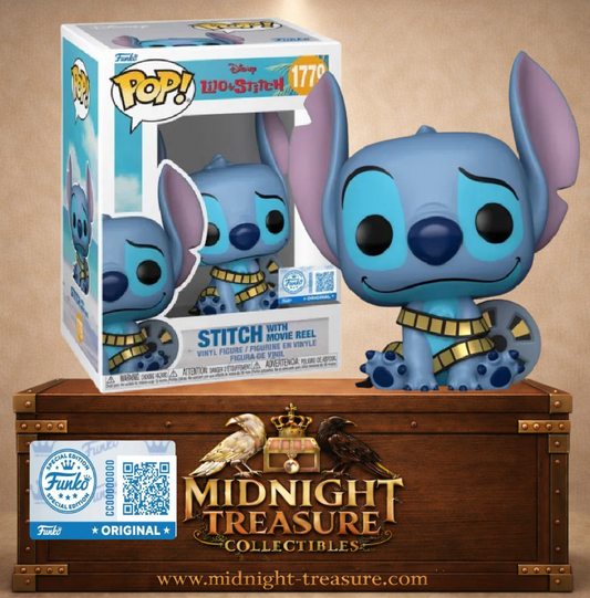 Funko Pop! Disney N°1779 Stitch de Lilo & Stitch assis avec une bobine de film grise et une pellicule dorée enroulée autour de lui.
