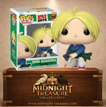 Funko Pop! Animation N°2059 – Shin Asakura de Sakamoto Days, accroupi avec une arme à feu et le tablier vert du Sakamoto Store.