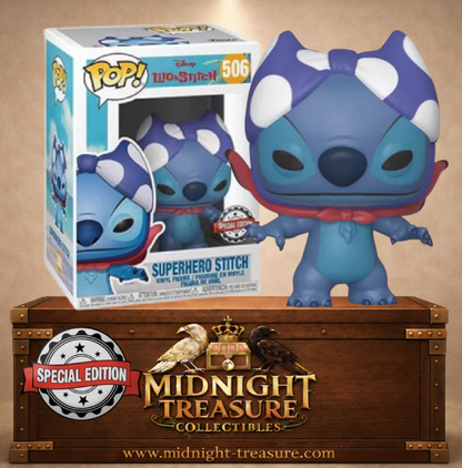 Funko Pop! Disney N°506 – Superhero Stitch de Lilo & Stitch déguisé en super-héros avec le haut de bikini violet de Nani sur la tête et une cape rouge.