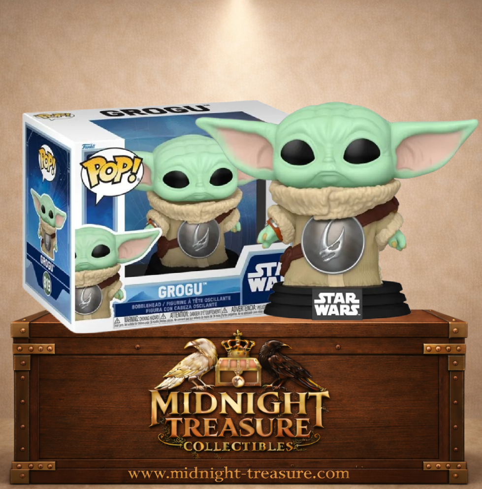 Funko Pop! Star Wars N°819 – Grogu – The Mandalorian. Figurine Grogu avec robe beige et pendentif mandalorien Mythosaur.