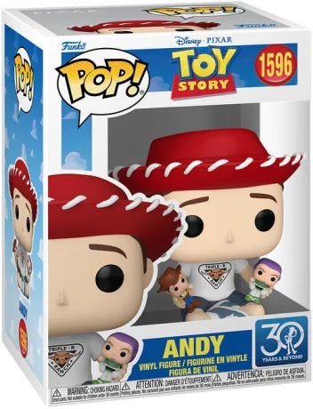 Funko Pop! Toy Story – Andy (N°1596) avec Woody et Buzz. Andy assis avec chapeau rouge, t-shirt Triple-R Ranch, tenant Woody et Buzz miniatures. Figurine Disney Pixar spéciale 30e anniversaire.

