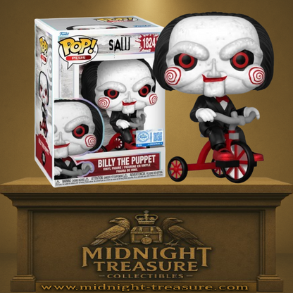 Funko Pop! SAW – Billy the Puppet (Billy la Marionnette) (N°1824). Figurine représentant la marionnette de Jigsaw sur son tricycle, avec costume noir et spirales rouges. Une Pop! effrayante et culte pour les fans de la saga SAW.