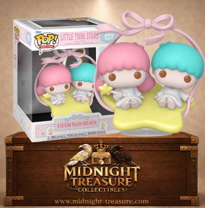 Funko Pop! Deluxe N°137 – Little Twin Stars – Sanrio. Figurine Kiki et Lala assis sur une étoile dans une scène kawaii féerique.
