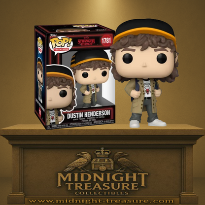 Funko Pop! Stranger Things – Dustin Henderson (N°1781). Figurine avec casquette noire et jaune et t-shirt Hellfire Club.