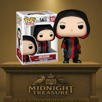 Funko Pop! Saw – Jigsaw (N°1820). Personnage encapuchonné en noir et rouge tenant une lame. Une figurine sombre et fidèle au maître des pièges mortels de la saga Saw.

