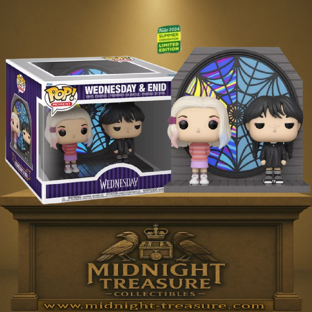 Funko Pop! Moment Wednesday & Enid (N°1541) – SDCC 2024. Figurines de Wednesday Addams et Enid Sinclair devant le vitrail de Nevermore Academy, édition limitée Summer Convention.