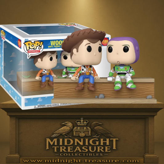 Funko Pop! Moment Toy Story – Woody & Buzz (N°1599). Figurine représentant le shérif et le ranger de l’espace assis côte à côte sur une rambarde en bois. Une pièce nostalgique et culte pour célébrer les 30 ans de Pixar.