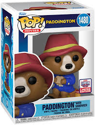 Figurine Funko Pop! Paddington with Sandwich (1480), représentant l'ourson emblématique assis avec son sandwich à la marmelade, portant son manteau bleu et son chapeau rouge, en édition limitée FunKon Exclusive