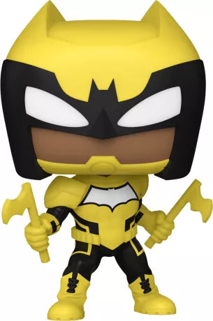 Funko Pop! DC Comics 503 - The Signal (Duke Thomas). Figurine représentant Duke Thomas dans son armure jaune et noire emblématique, armé de ses bâtons de combat. Une pièce essentielle pour les collectionneurs et fans de Batman