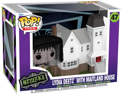 Funko Pop! Town Beetlejuice – Lydia Deetz avec Résidence Maitland (N°47). Lydia en tenue noire avec voile, tenant un livret, accompagnée de la maison blanche iconique aux détails soignés. Figurine et décor parfaits pour les fans de Beetlejuice.

