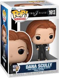 Funko Pop! X-Files Dana Scully #1613. Figurine représentant l'agent spécial Dana Scully en costume noir, tenant un badge du FBI, inspirée de la série culte X-Files."