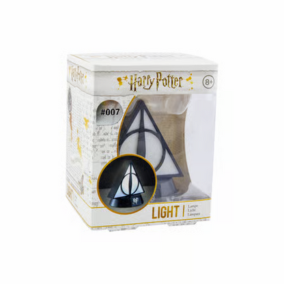 Lampe Harry Potter – Deathly Hallows Icon Light – 11 cm – Paladone. Lampe représentant le symbole des Reliques de la Mort avec une lumière douce et magique. Un objet culte pour les fans de Harry Potter.