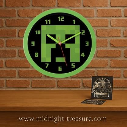 Horloge murale Minecraft Creeper 25 cm avec design vert pixelisé et aiguilles visibles.