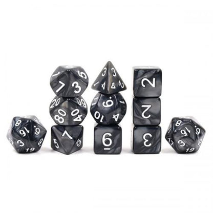 "Lot de 11 dés noir nacré avec chiffres blancs – Parfait pour jeux de rôle et jeux de société. Inclut différents types de dés (D4, D6, D8, D10, D12, D20) pour toutes vos aventures ludiques."

