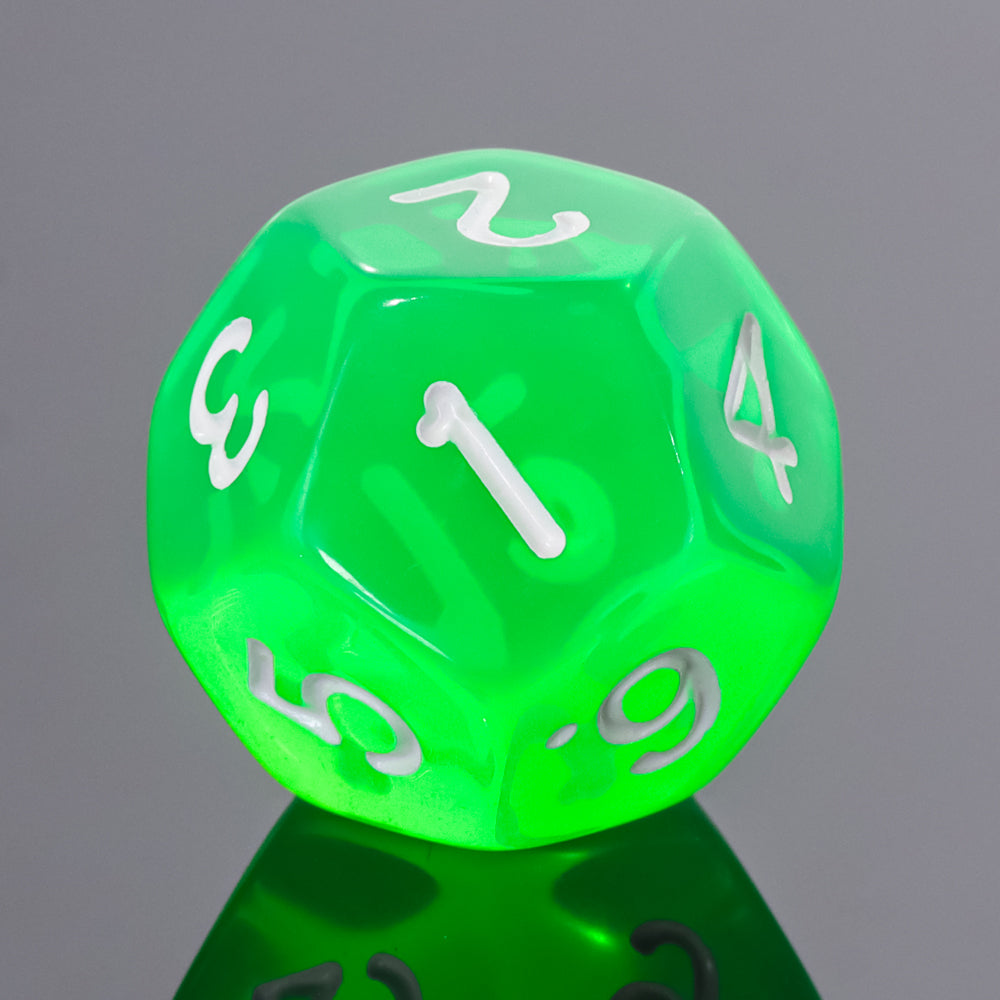 Lot de 7 dés multiformat – Gemmes vertes – Jeu de rôle. Set complet translucide vert avec chiffres blancs (D4, D6, D8, D10, D00, D12, D20). Des dés éclatants parfaits pour Donjons & Dragons, Pathfinder et autres jeux de rôle.