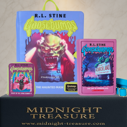Lot Loungefly – Goosebumps / Chair de Poule. Contient un portefeuille "Night of the Living Dummy II", un sac à main "Horrorland" et un mini sac à dos "The Haunted Mask". Trois pièces collector brillantes dans le noir, parfaites pour les fans de l’univers Goosebumps.

