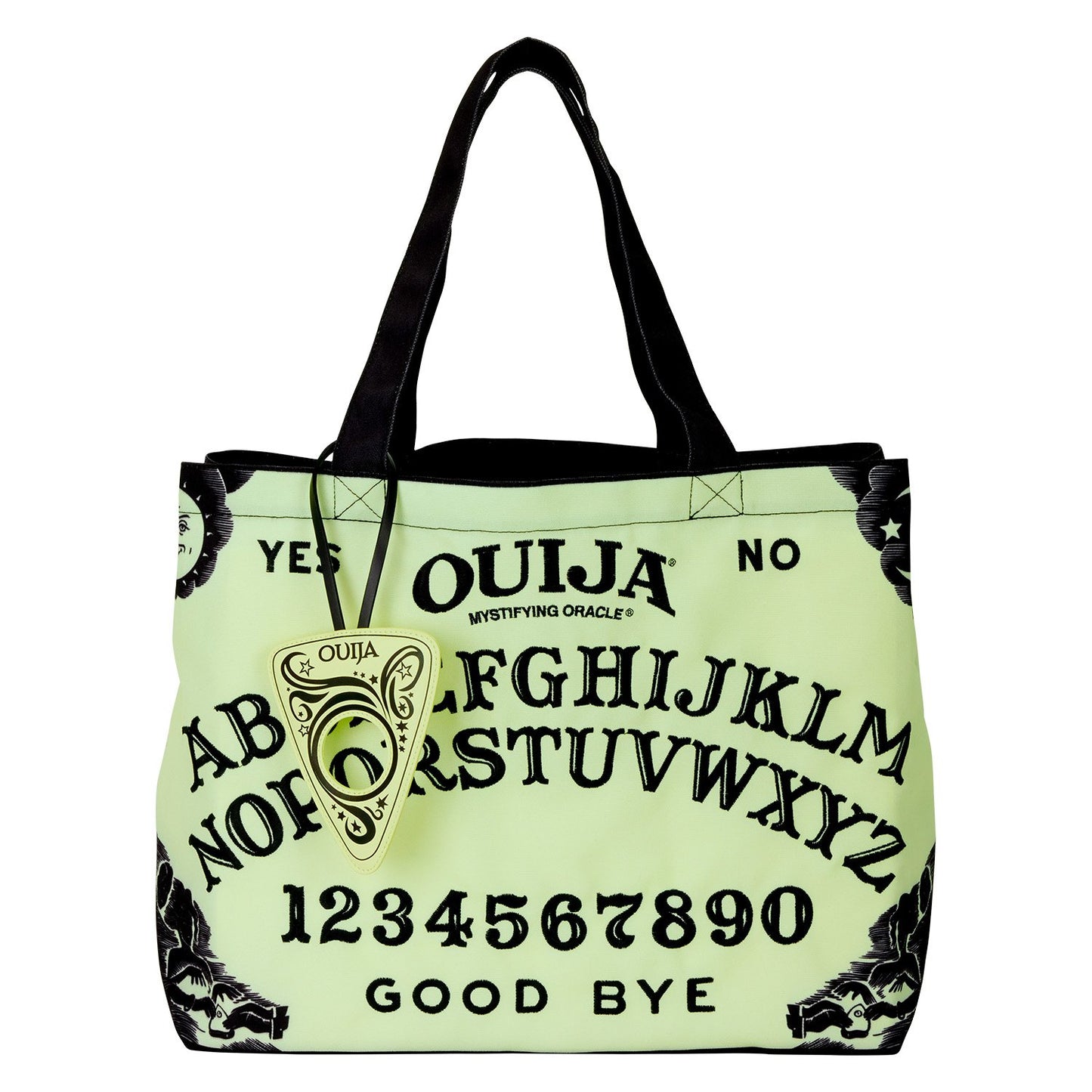 Tote Bag Loungefly Ouija Board – Hasbro. Sac canvas grand format avec design planche Ouija et effet Glow-in-the-Dark. Accessoire pratique et mystique pour fans d’ésotérisme et de pop culture.