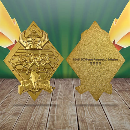 Médaillon Power Rangers – Édition Limitée 5 000 exemplaires – Plaqué or 24 carats – 9 x 12,5 cm. Médaillon numéroté avec boîte et support de présentation. Une pièce prestigieuse pour les fans de Power Rangers.

