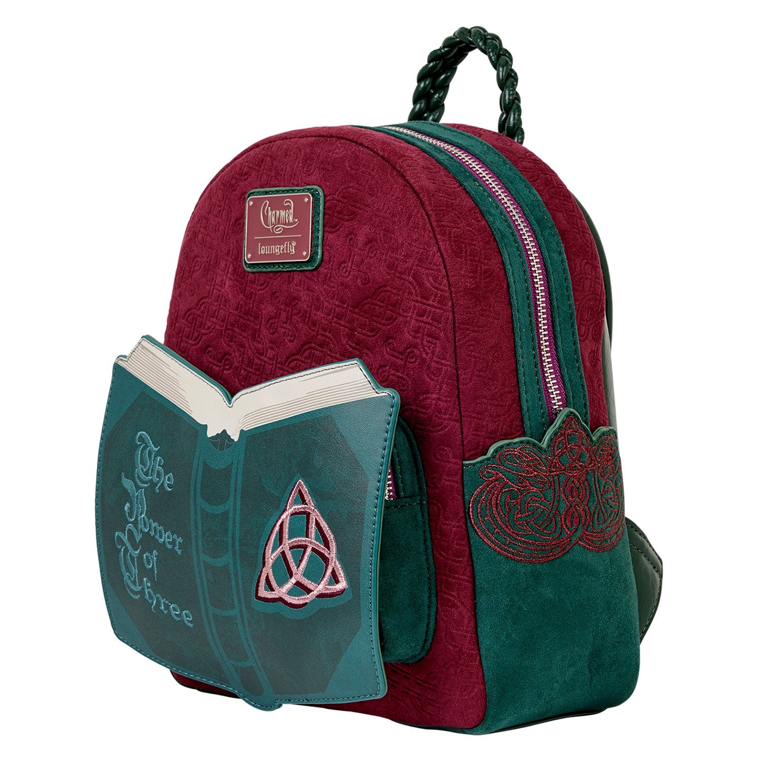 Mini backpack Loungefly – Charmed – The Power of Three – 21 x 11 x 27 cm. Sac à dos velours bordeaux et vert avec poche avant en forme de livre brodé, pendentif cristal et doublure thématique. Un must-have pour les fans de Charmed et de magie.

