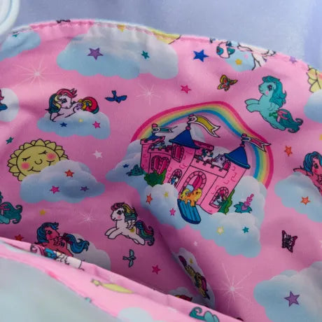 👁️🌈 Mini Sac à Dos Loungefly – My Little Pony – Univers Arc-en-ciel & Nuages 🐴✨
