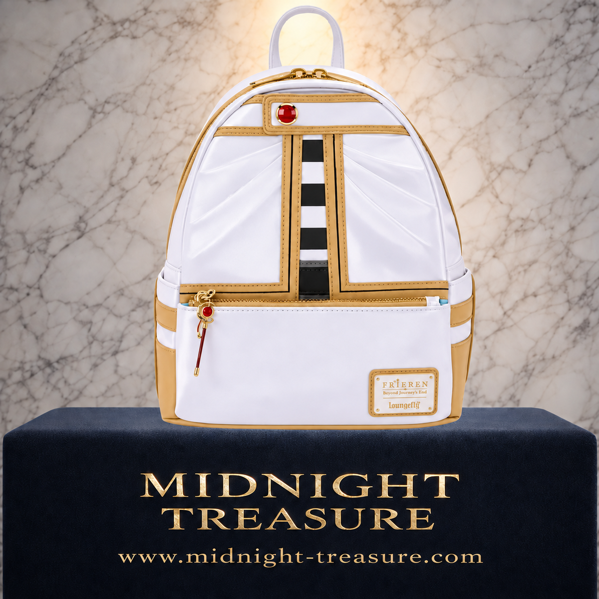 Mini Sac à Dos Loungefly Frieren Cosplay – Frieren: Beyond Journey's End – 23 x 27 x 12 cm. Sac inspiré de la tenue emblématique de Frieren avec finitions dorées, tirette en forme de bâton magique et détails premium Loungefly pour les fans de l'anime.