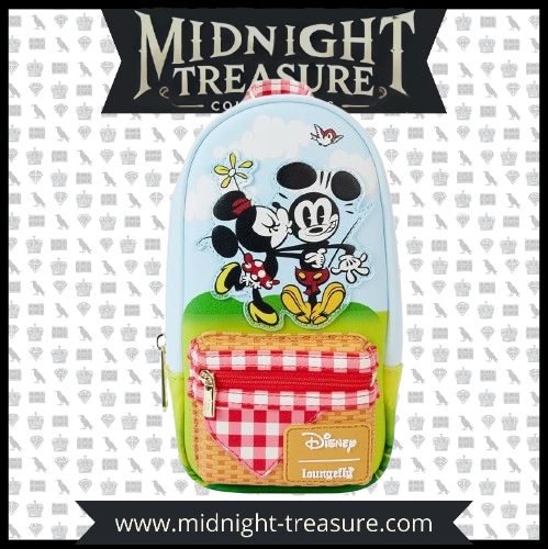 "Mini sac à dos Loungefly – Mickey & Minnie – Pique-Nique. Un sac compact et coloré représentant Mickey et Minnie dans un décor champêtre. Idéal pour les fans Disney !"