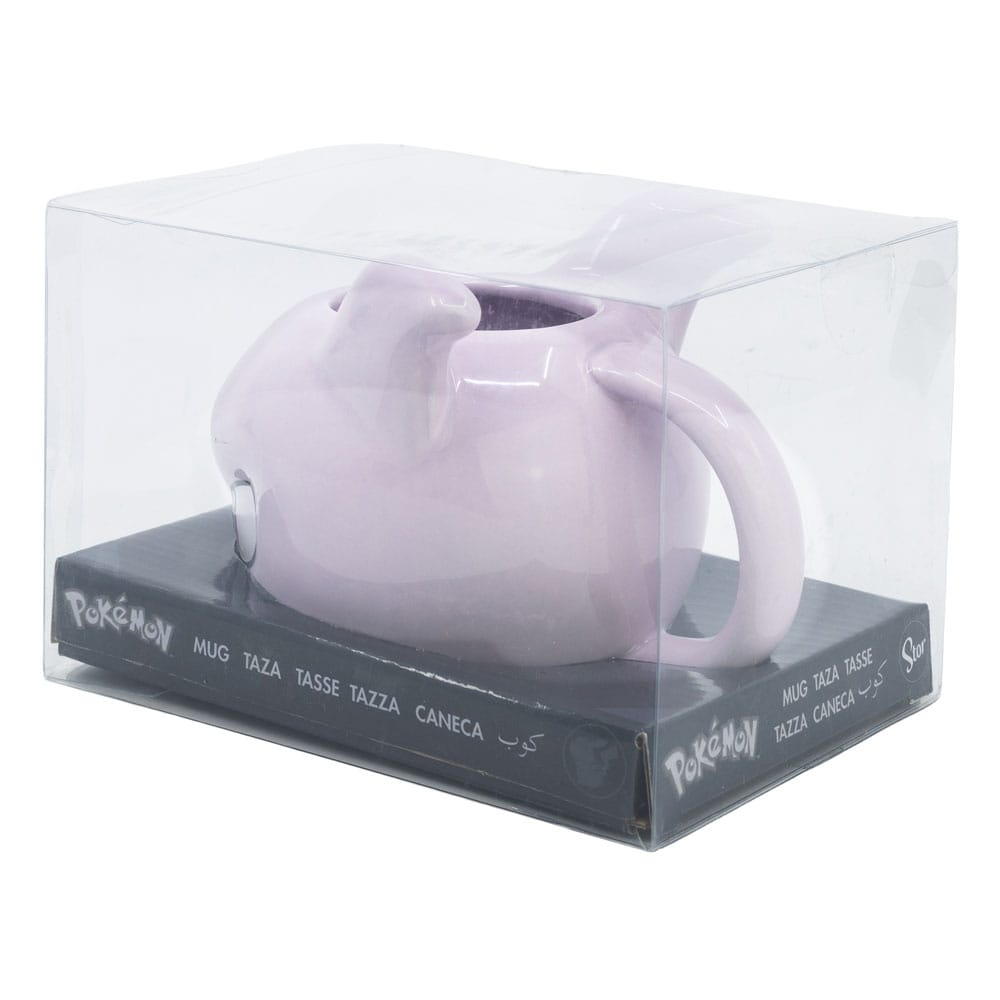 Mug 3D Mewtwo – Pokémon – 385 ml – Céramique dolomite. Un mug sculpté en relief représentant le visage intense de Mewtwo avec ses yeux perçants violets et ses cornes distinctives. Idéal pour les fans de Pokémon et les collectionneurs