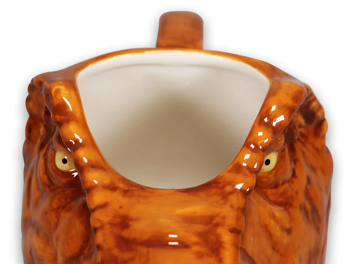 Mug 3D T-Rex – Jurassic Park – 510 ml – Officiel. Mug sculpté en forme de tête de Tyrannosaurus Rex avec détails réalistes. Un accessoire impressionnant pour les fans de dinosaures et de Jurassic Park.

