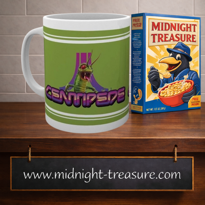 Mug officiel Atari Centipede 300 ml au design vert rétro avec créature Centipede, logo violet Atari et graphismes inspirés du célèbre jeu d'arcade de 1981.