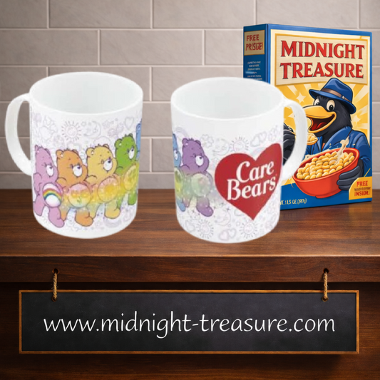 Mug Bisounours Care Bears 325 ml en céramique sous licence officielle. Tasse décorée de plusieurs oursons emblématiques de Care Bears avec leurs symboles ventraux colorés.