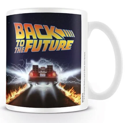 Mug Delorean – Back to the Future – 300 ml – Officiel. Mug en céramique avec décor imprimé haute qualité représentant la Delorean culte. Un must-have pour les fans de science-fiction et de pop culture.