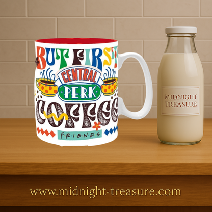Mug Friends – Central Perk Vibes – 460 ml – ABYstyle. Mug blanc aux couleurs rétro avec le canapé du Central Perk et le logo emblématique. Grande contenance idéale pour les fans de la série.