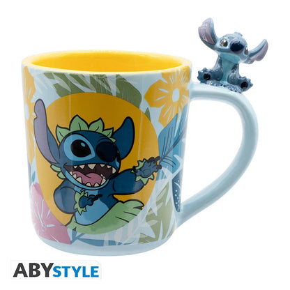 Mug Lilo & Stitch – Stitch Hawaïen – 460 ml. Mug 3D en céramique avec figurine Stitch sur l’anse, visuels tropicaux et inscription « Ohana means family », produit officiel ABYstyle.