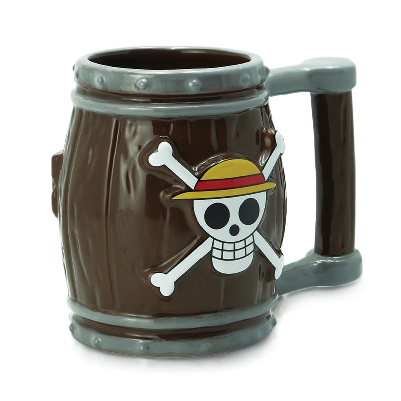 Mug One Piece – Tonneau 3D – 350 ml – ABYstyle. Mug sculpté en forme de tonneau pirate avec le Jolly Roger de Luffy en relief. Design immersif inspiré de l’univers One Piece.