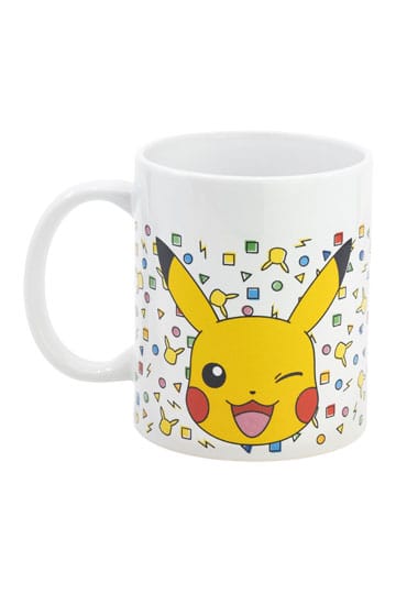 Mug Pokémon – Pikachu Confetti – 325 ml – Céramique. Mug blanc orné des visages expressifs de Pikachu et de motifs confettis colorés. Parfait pour les fans de la licence Pokémon à la recherche d’un accessoire mignon et pratique.