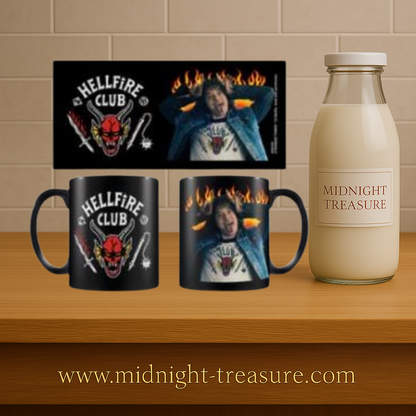 Mug Stranger Things – Hellfire Club – 315 ml. Mug noir avec logo Hellfire Club et Eddie Munson entouré de flammes.