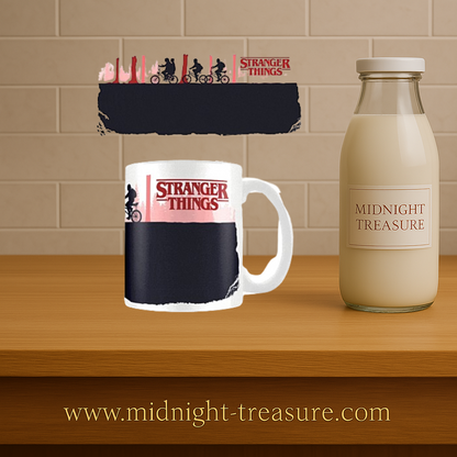 Mug Stranger Things – Upside Down – Thermoréactif – 315 ml. Mug blanc dont le décor révèle l’Upside Down lorsqu’un liquide chaud est versé.