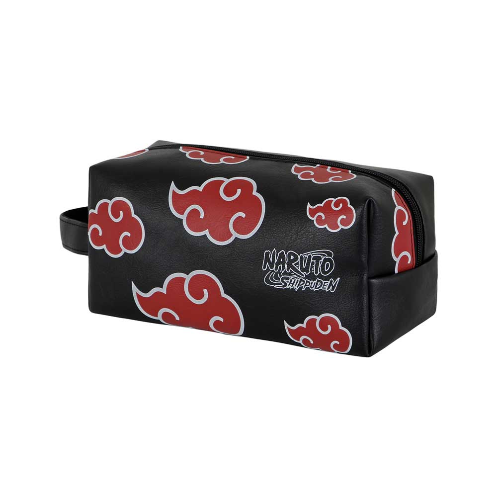 Trousse de toilette Naruto - Akatsuki, format 27 cm x 13 cm x 13 cm, avec motif nuages rouges emblématiques sur fond noir. Un accessoire stylé et pratique pour les fans de Naruto Shippuden