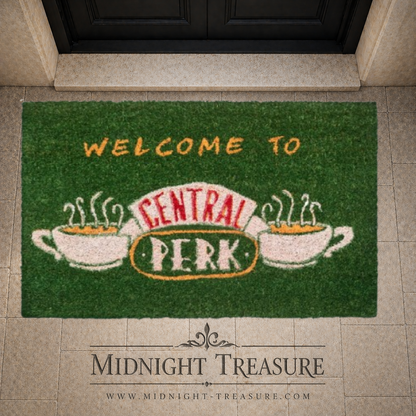 Paillasson Friends – Central Perk (43x63 cm), en fibre de coco avec base en PVC antidérapant. Produit officiel inspiré du café mythique de la série.