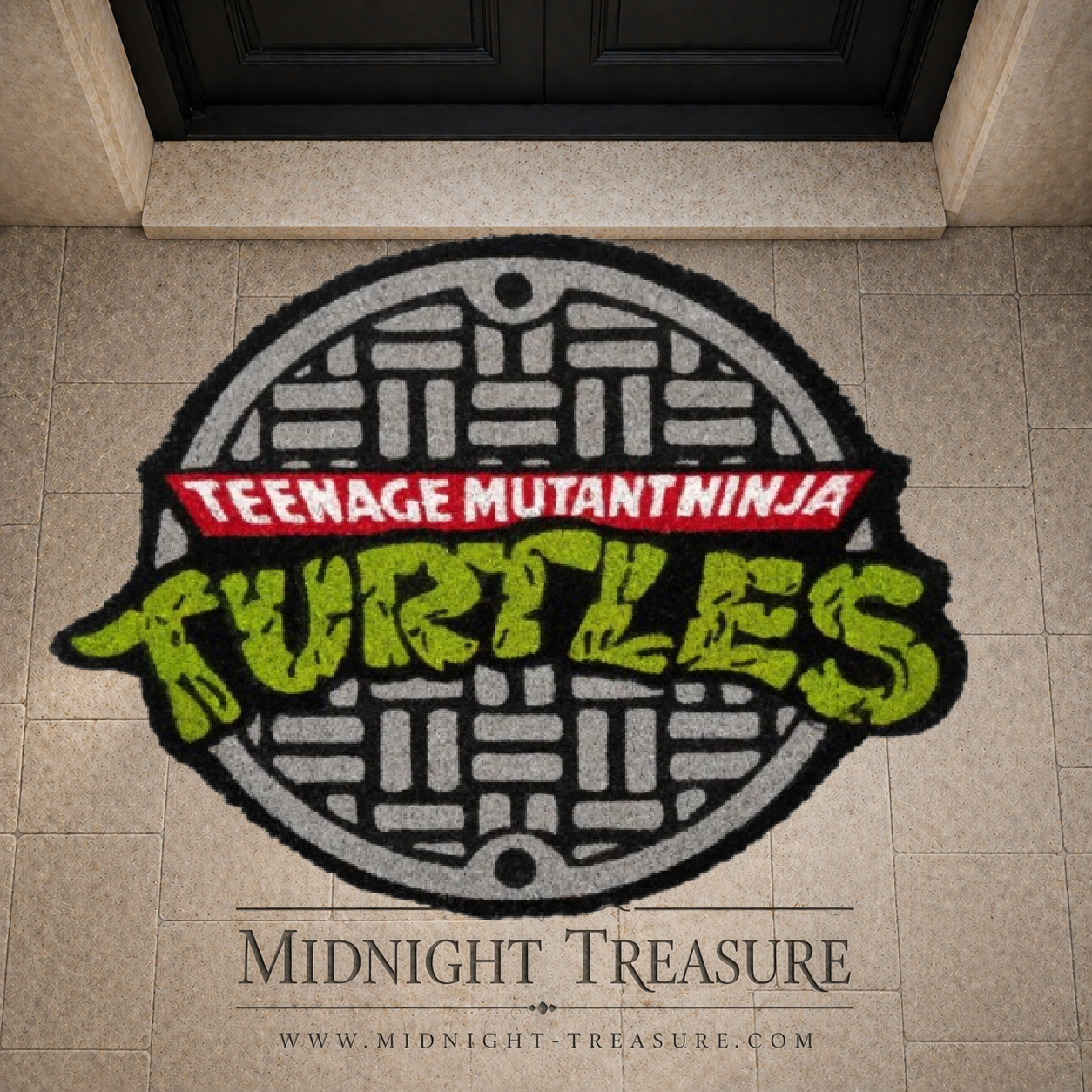 Paillasson rond officiel Les Tortues Ninja représentant le logo TMNT sur une plaque d'égout, fabriqué en fibre de coco avec base antidérapante en PVC. Un accessoire déco idéal pour les fans de Teenage Mutant Ninja Turtles.