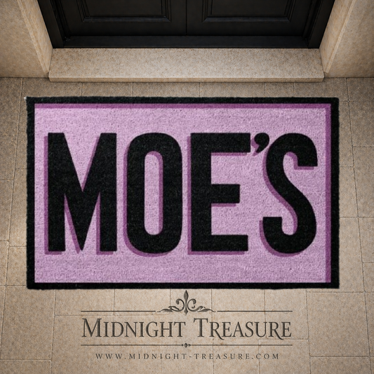 Paillasson Les Simpsons Moe’s Tavern en fibre de coco avec inscription Moe’s, format 60 x 40 cm avec base antidérapante.