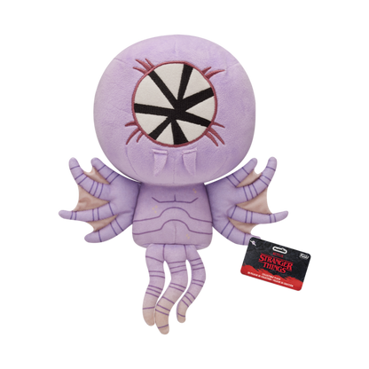 Peluche Stranger Things S4 – Demo-Bat – Funko Plush – 18 cm – Officielle. Demo-Bat violette avec grand œil circulaire et ailes détaillées. Une peluche Funko mignonne et terrifiante pour les fans de Stranger Things.