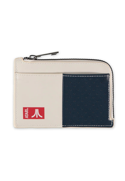 Porte-cartes Atari Vardity officiel. Portefeuille zippé blanc cassé et bleu marine avec logo Atari en relief, format compact et sécurisé pour cartes.